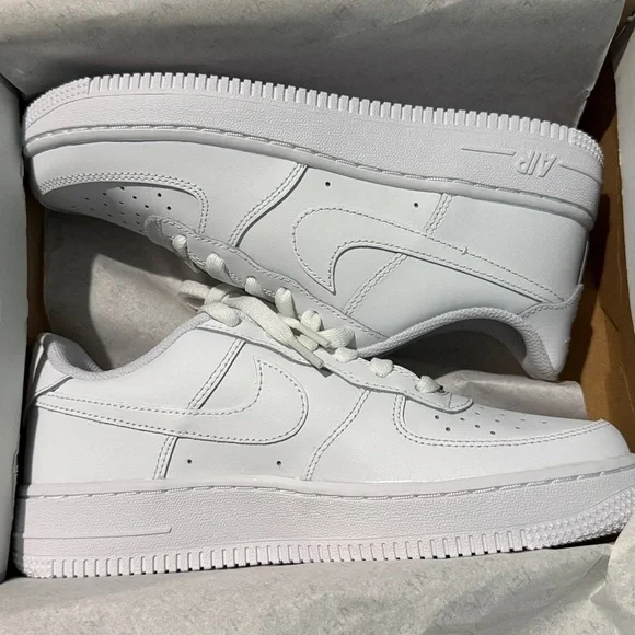 •NEW• Nike Air Force 1 LE (GS) - Picture 3 of 3